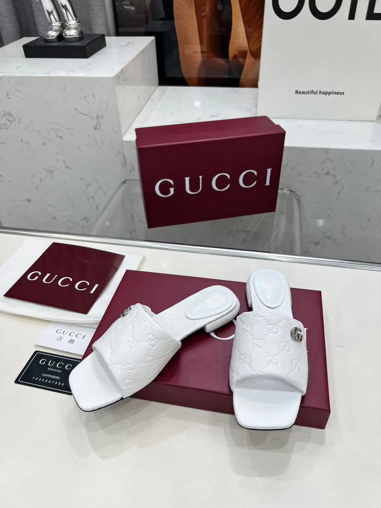 👟👟Ex-factory price 440👟👟 Women's Shoes Women's Clothing Gucci Double G slippers, a fashionable, high-end and full of personality✅ Very stable, comfortable and durable for daily use, convenient and unique for daily matching, a must-have classic for summer, the upper is made of GUCCI 3D embossed, genuine leather outsole Fabric: cowhide Lining/foot pads: sheepskin Color: black, white, brown, burgundy Code number: 35-42 (41 and 42 need to be customized) Packaging: Comes with cloth bag and card.